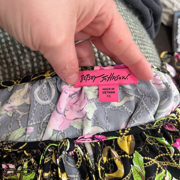 Betsey Johnson Floral Chain Print Blouson Top XL Pink Roses Boho Glam - Picture 10 of 10